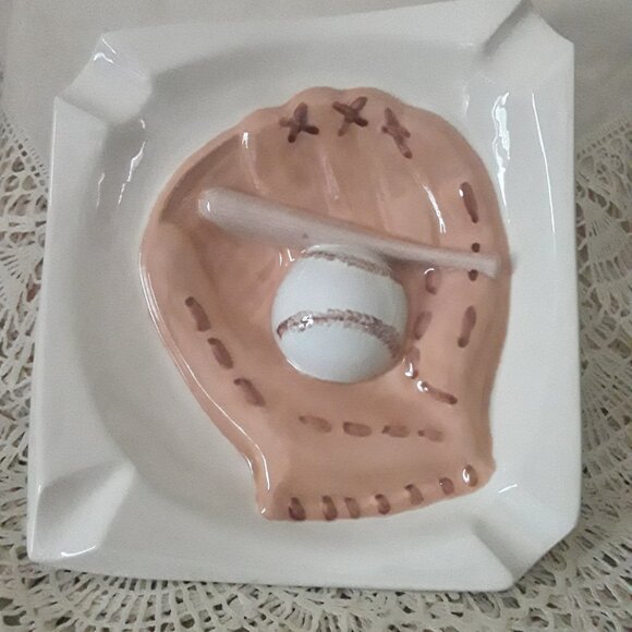 Vintage 1980s Baseball Themed Ceramic Ashtray - Picture 1 of 5
